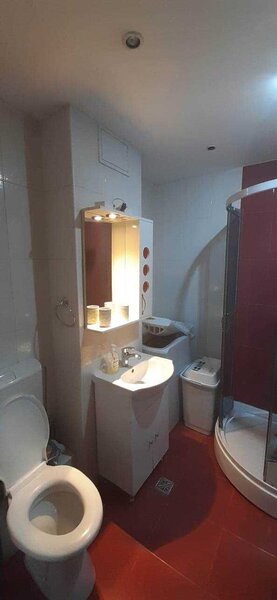 Titan, str. Ghita Serban, ac, tv, renovata